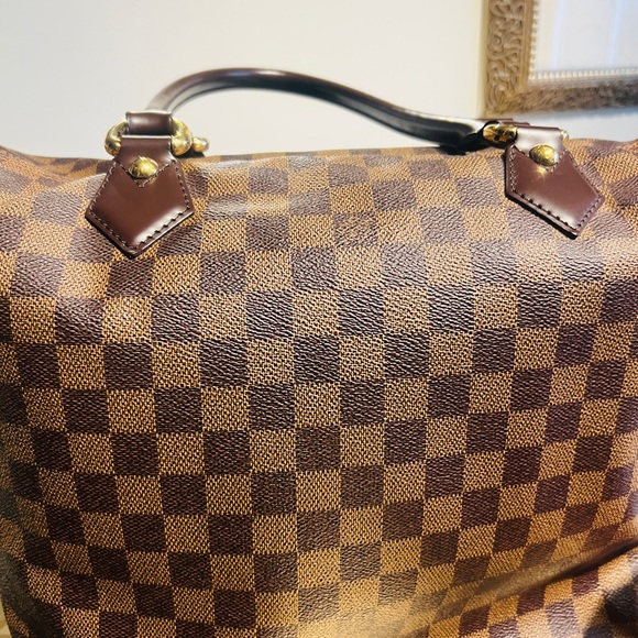 Authentic LV rare tote with side pockets! Glorious - Picture 2 of 3